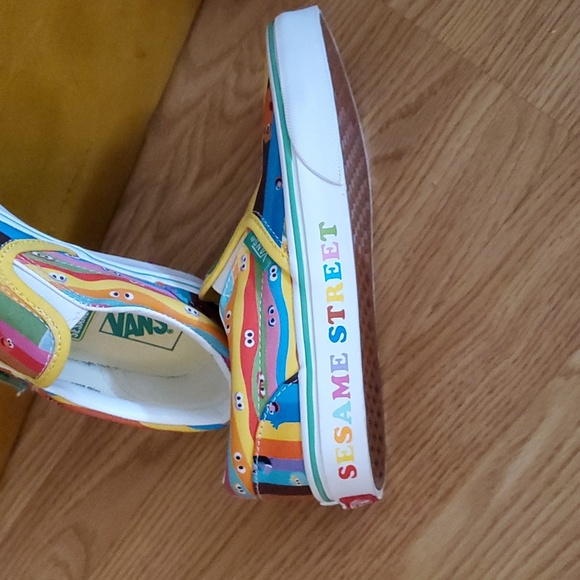 ๐ค NWOT Van's Sesame Street shoes - Picture 3 of 10